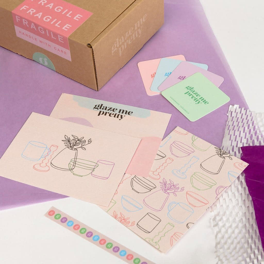 Verpackungen personalisieren mit Aufklebern und Postkarten
